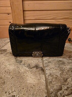 Chanel Black Patent Leather Reverso Boy Flap Bag Medium Antique Colored Hardware